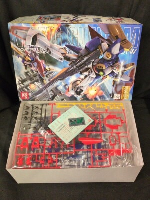 Bandai MG 1/100 Mobile Suit Gundam Wing Wing Gundam