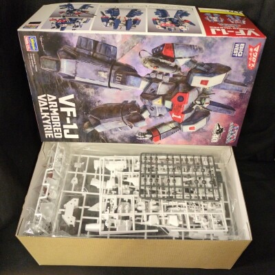 Hasegawa VF-1J Armored Valkyrie image 1