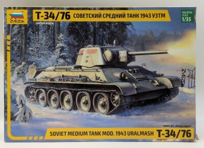 Zvezda 1/35 / Soviet Medium Tank 1943 Uralmash 3689