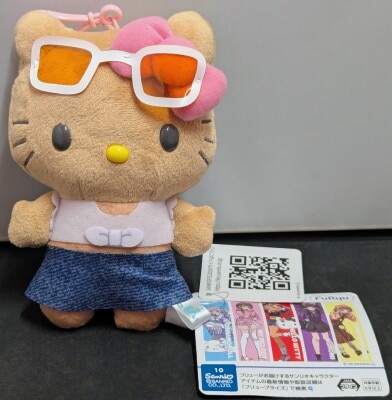 FuRyu Hello Kitty SANRIO FES2026 Colorful Link Coordinate Kurippi Plush Toy (Sunburned) 图片 1