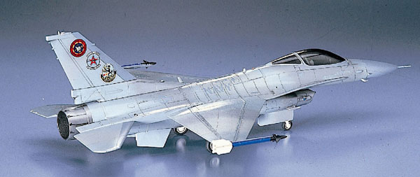 Hasegawa 1/72 F-16N Topgun Plastic Model