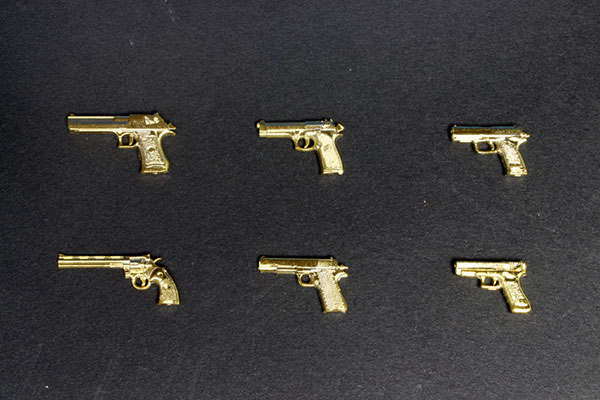 Platz 1/12 Realistic Weapon Series - Realistic Handgun (6 Types) Gold Coating ver. Plastic Model Bild 1