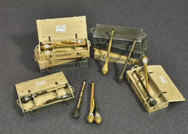 Mini Art 1/35 Panzerfaust 30/60 Set Plastic Model