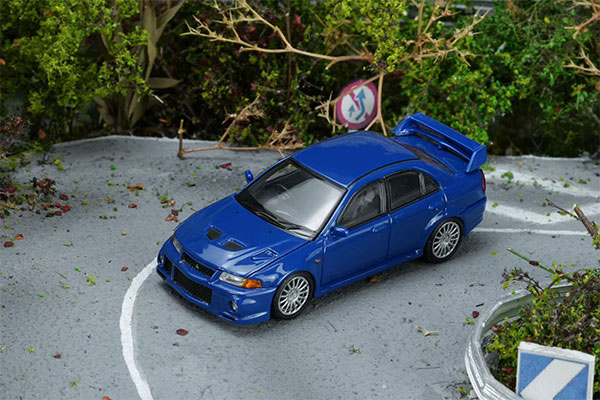 MOTORHELIX 1/64 Mitsubishi Lancer Evolution VI GSR Issel Blue Pearl