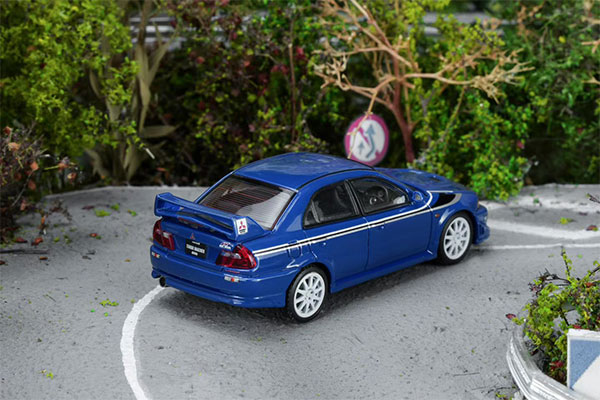 MOTORHELIX 1/64 Mitsubishi Lancer Evolution VI GSR T.M.E Issel Blue Pearl