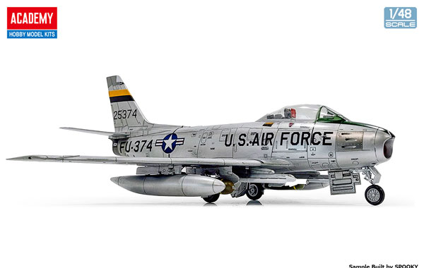 Academy 1/48 F-86F-40 軍刀式戰鬥機 塑膠模型 圖片 1