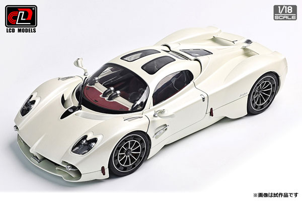 LCD MODEL 1/18 Pagani Utopia Pearl White