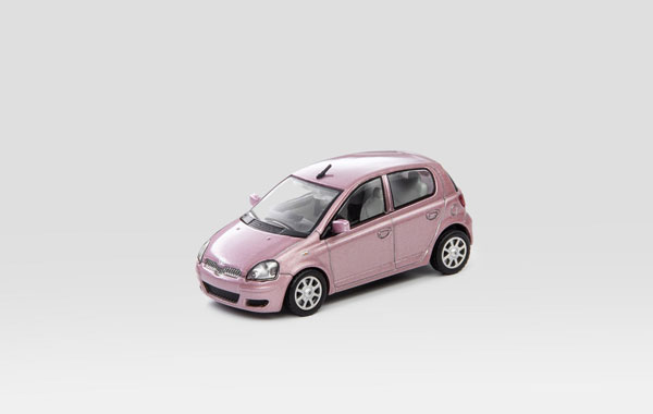DIECASTTEAM 1/64 Toyota Vitz 5-Door (P10) (LHD) Pink