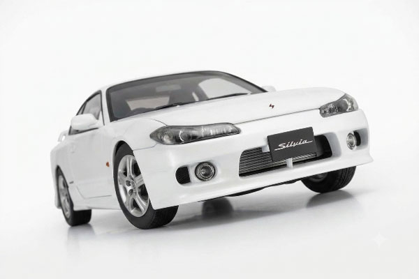 MOTORHELIX 1/18 Nissan Silvia (S15) Spec-R Aero 1999 Pearl White image 1
