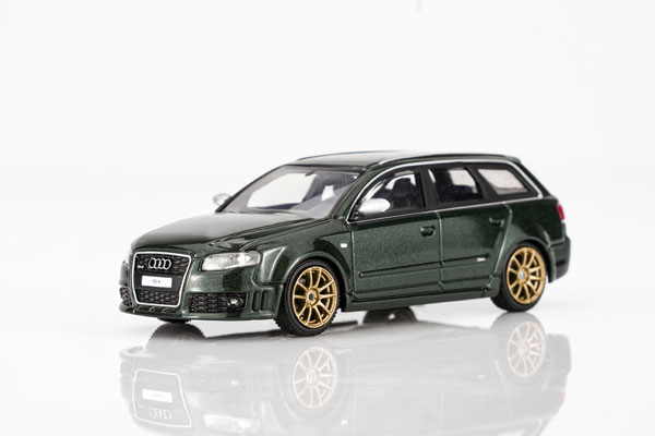 MOTORHELIX 1/64 Audi RS 4 (B7) 2005 Deep Green Pearl