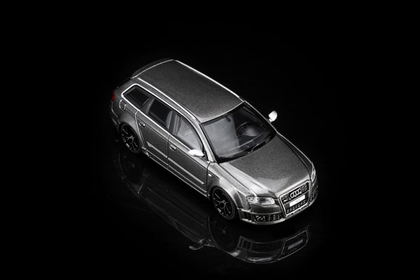 MOTORHELIX 1/64 Audi RS 4 (B7) 2005 Grey Pearl