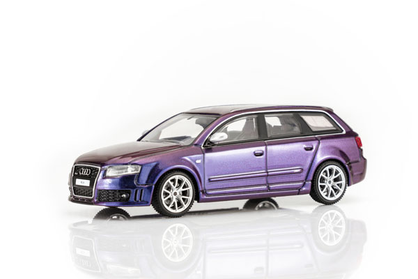 MOTORHELIX 1/64 Audi RS 4 (B7) 2005 Army Girl Purple Pearl