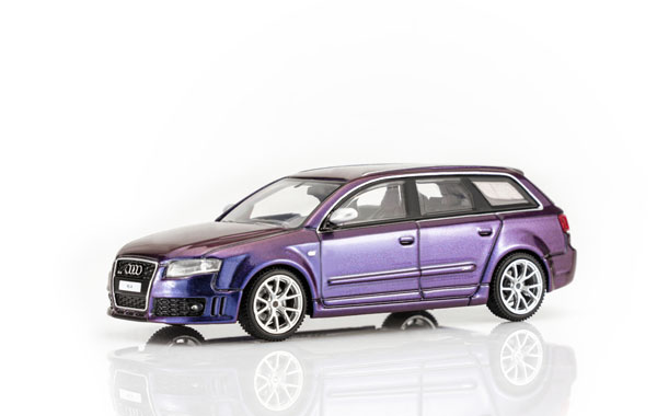 MOTORHELIX 1/64 Audi RS 4 (B7) 2005 Army Girl Purple Pearl รูปภาพ 1