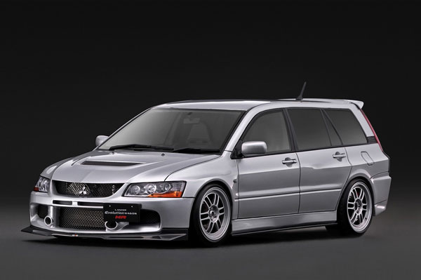 Ignition Model 1/18 미쓰비시 랜서 에볼루션 왜건 MR (CT9W) 실버