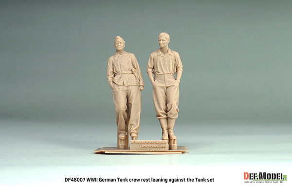 DEF. Model 1/48 WWII German Tiger I Crewmen on Break Set (2pcs.) Bild 1
