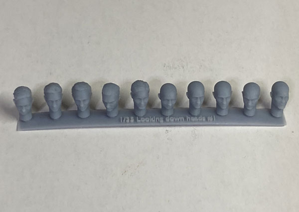 CHINO MODEL 1/35 Looking Down Heads Set
