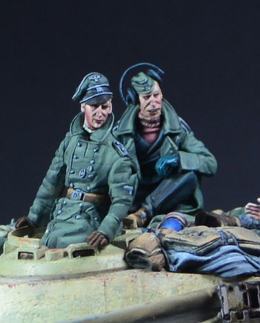 Darius Miniatures 1/35 WWII German King Tiger Heavy Tank Crew Set: Commander/Loader (2 Figures)