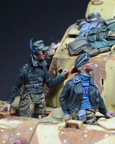 Darius Miniatures 1/35 WWII German King Tiger Heavy Tank Crew Set: Radio Operator/Driver (2 Figures) Bild 1