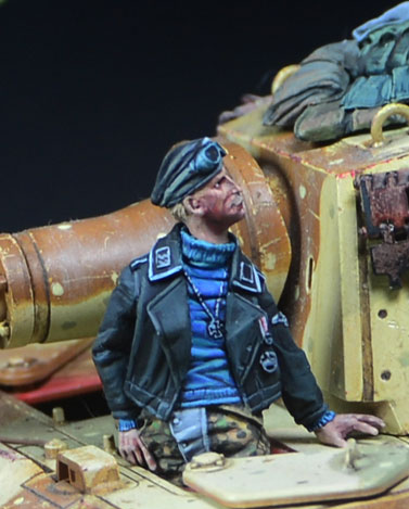 Darius Miniatures 1/35 WWII German King Tiger Heavy Tank Crew: Driver 이미지 1